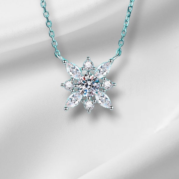 Snowflake Pendant Moissanite Diamond Necklace - Horse-eye Shaped Diamond Clavicle Chain in White Gold 18K