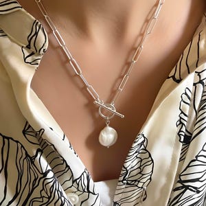 Collier à fermoir trombones argenté avec perle | Chaîne trombone
