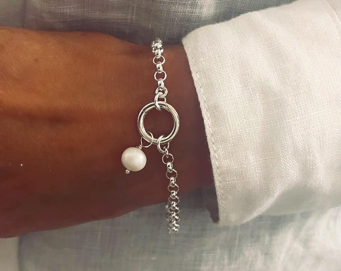 Sterling silver Charm Clasp Pearl Bracelet | 4mm rolo chain