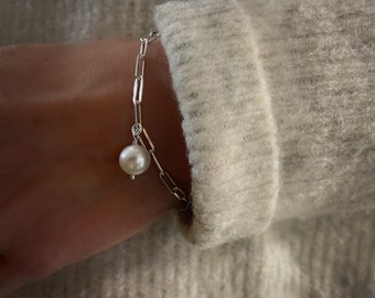 Silver Flat Paperclip Pearl Bracelet | single pearl | adjustable length | 925 sterling silver |