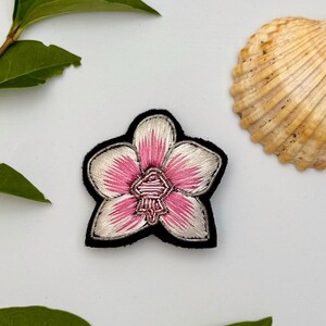 Hand Embroidered Orchid Brooch – Handcrafted Floral Elegance