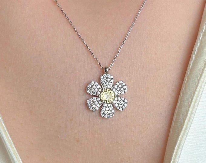 Flower Necklace Silver, Dainty Sparkling Floral Pendant Gift for Her, Elegant Nature Jewelry, Birthday Gift Women, Spring Charm Necklace