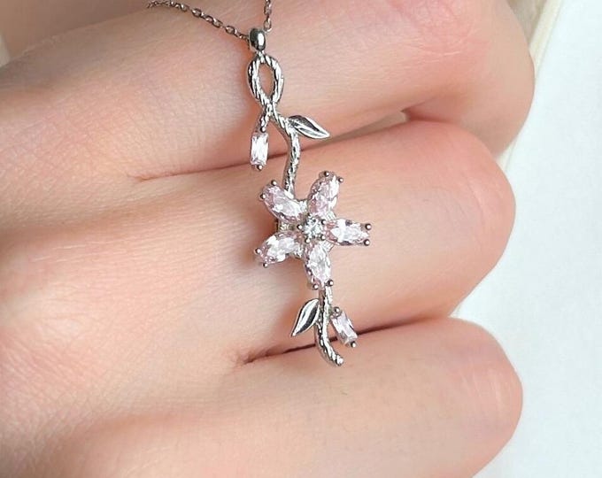 Flower Necklace, Elegant Nature Jewelry, Dainty Floral Pendant, Gift for Her, Minimalist Charm, Spring Necklace, Birthday Gift Women,