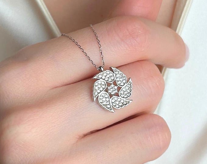 Leaf Necklace Silver, Nature-Inspired Pendant Gift for Her, Dainty Sparkling Charm, Birthday Gift Women, Elegant Botanical Jewelry