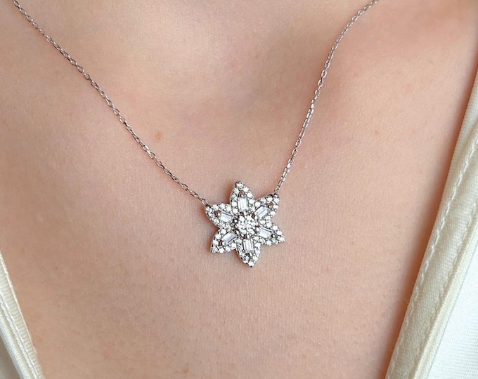 Silver Star Necklace for Women, Dainty Sparkly Pendant Jewelry, Star Necklace with Gemstone, Elegant Birthday & Christmas Gift for Her