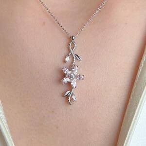 Flower Necklace Silver, Dainty Floral Pendant Gift for Her, Elegant Nature Jewelry, Birthday Gift Women, Minimalist Charm, Spring Necklace