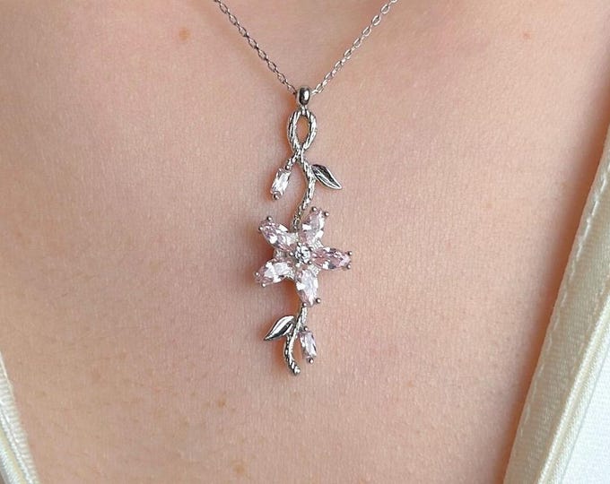 Flower Necklace Silver, Dainty Floral Pendant Gift for Her, Elegant Nature Jewelry, Birthday Gift Women, Minimalist Charm, Spring Necklace