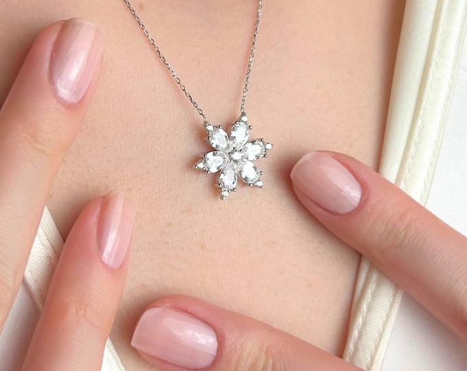 Snowflake Necklace for Women, Winter Jewelry Gift for Her, Crystal Pendant Necklace, Christmas Gift Wife Mom, Dainty Silver Jewelry