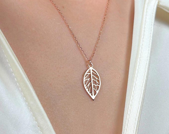 Gold Leaf Necklace, Nature Inspired Pendant, Minimalist Botanical Jewelry, Dainty Leaf Charm, Elegant Everyday Necklace, Gift for Her