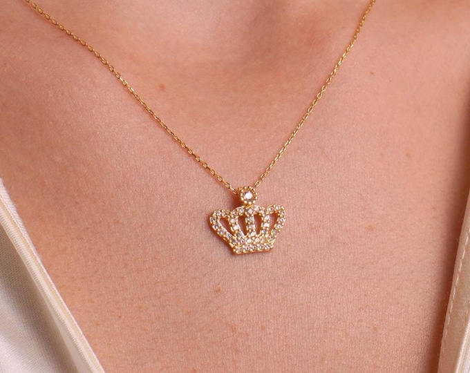Gold Crown Necklace with Zircon Stones – Royal Jewelry Gift for Her, Minimalist Queen Pendant, Anniversary or Birthday Gift