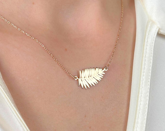 Gold Fern Leaf Necklace, Botanical Jewelry, Minimalist Leaf Pendant, Dainty Gold Charm, Elegant Plant Necklace, Gift for Nature Lovers