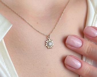 Sunflower Necklace Gold, Dainty Flower Pendant Gift for Her, Nature Jewelry Women, Birthday Gift, Everyday Floral Charm, Summer Necklace