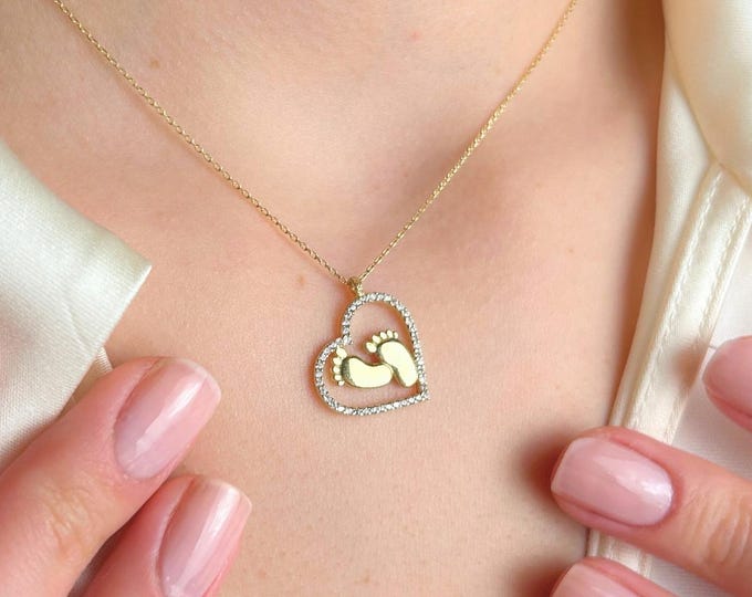 Baby Feet Necklace Gold, Heart Pendant for Mother, New Mom Gift, Push Present Jewelry, Baby Shower Gift, Personalized Mom Necklace