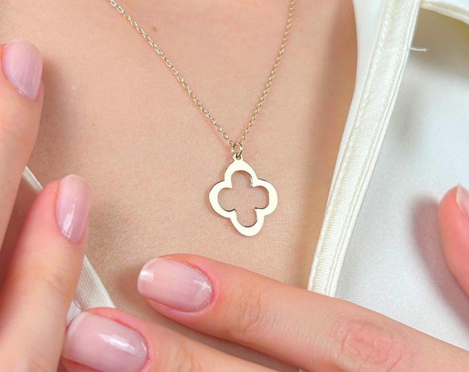 Four Leaf Flower Necklace, Dainty Clover Pendant, Minimalist Lucky Charm Jewelry, Everyday Gift for Her
