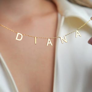 Collar con letras personalizado, collar con dije de nombre dorado para mujer, colgante de letras minimalista elegante, regalo para ella, regalo de Navidad