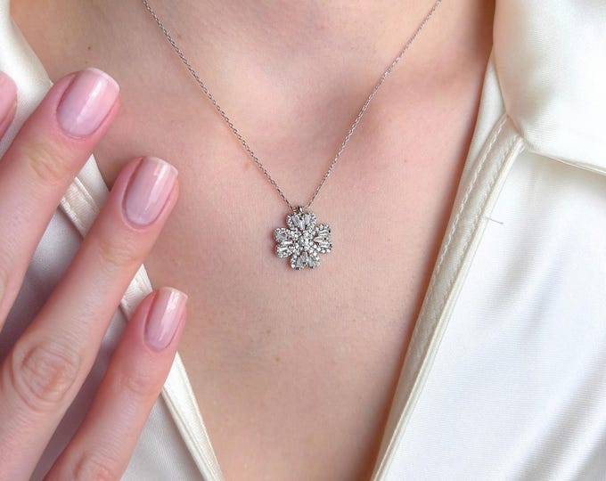 Clover Necklace Silver, Four Leaf Lucky Pendant Gift for Her, Dainty Sparkling Charm, Elegant Jewelry Women, Birthday Gift, Luck Necklace