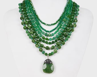 Mehrschichtige Halskette für Frauen, Jade-Edelstein-Anhänger, mehrsträngiges Perlen-Statement, Cadeau Femme, Schmuckgeschenk für Mama