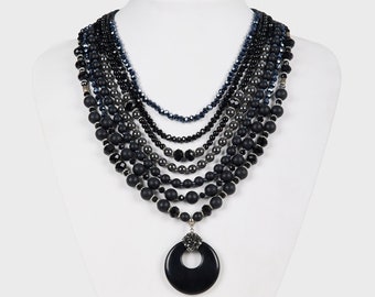 Bestes Geschenk für Mütter, mehrschichtige Halskette für Frauen, schwarzer Onyx-Edelstein-Anhänger, mehrsträngiges Perlen-Statement, Collier Femme