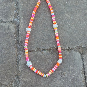 collier de coquillages coucher de soleil