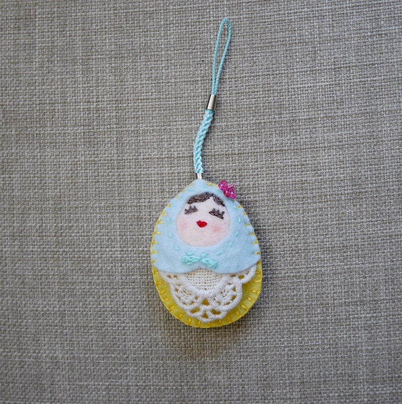 Happy Matryoshka Felt Hanging Decoration Small Size,Felt Doll, Felt Doll Keychain, Felt Matryoshka, Felt Ornament, Christmas Decoration image 3