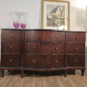 Vintage Mahogany Bow Front Dresser, Classic American craftsmanship, Solid Wood Lowboy (NR25148)