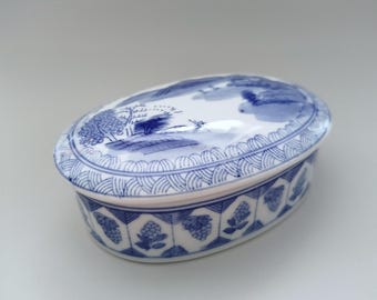 Boîte à bijoux vintage chinoise : porcelaine bleue et blanche peinte à la main