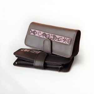 Cartera de piel artesanal para Mujer – Karmel: Diseño Exclusivo y Funcionalidad