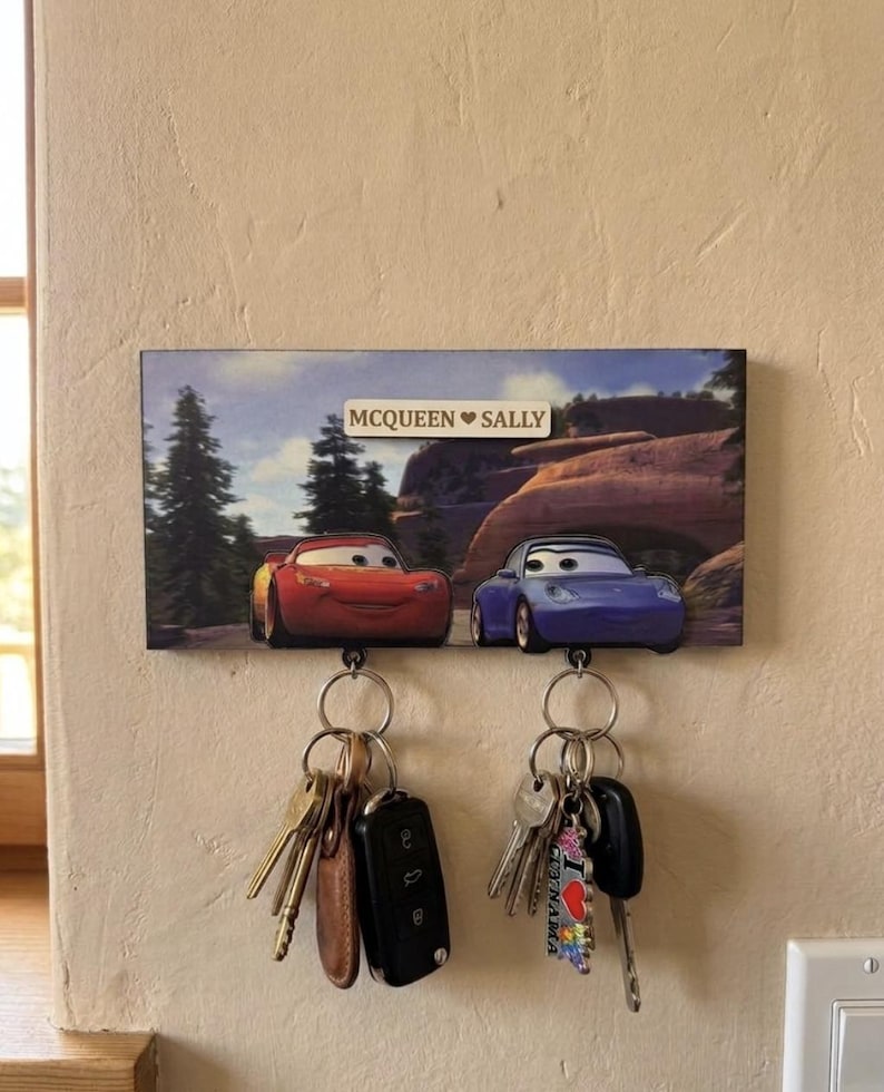 Porte-clés voiture en bois fait main de haute qualité With character names