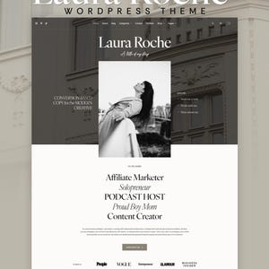 Puede incluir: Maqueta de diseño web con el nombre "Laura Roche" en una fuente grande y elegante. El diseño incluye una imagen en escala de grises de una persona y texto que dice "WORDPRESS THEME" y "A little of my story". El sitio web muestra contenido para un creativo moderno.