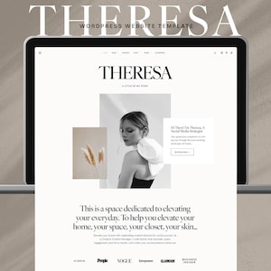 Puede incluir: Una plantilla de sitio web para una estratega de redes sociales llamada Theresa. El sitio web presenta una foto en blanco y negro de una mujer con un sombrero blanco, un cuadro de texto con las palabras "¡Hola! Soy Theresa, una estratega de redes sociales", y el texto "Este es un espacio dedicado a elevar tu día a día. Para ayudarte a elevar tu hogar, tu espacio, tu armario, tu piel..."