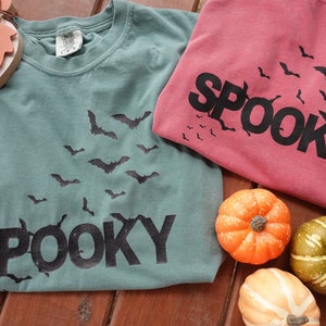 Gruseliges Halloween Shirt mit Fledermäusen für den Herbst | Komfort Farbe Shirt, Spooky Bats Tshirt