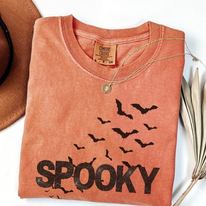 Gruseliges Halloween Shirt mit Fledermäusen für den Herbst | Komfort Farbe Shirt, Spooky Bats Tshirt