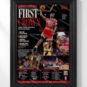 Peut inclure: Une affiche de sport encadrée intitulée FIRST CROWN montrant Michael Jordan en maillot rouge des Chicago Bulls, des photos d'action des finales NBA 1991, des statistiques de match et du texte sur la victoire contre les Los Angeles Lakers.