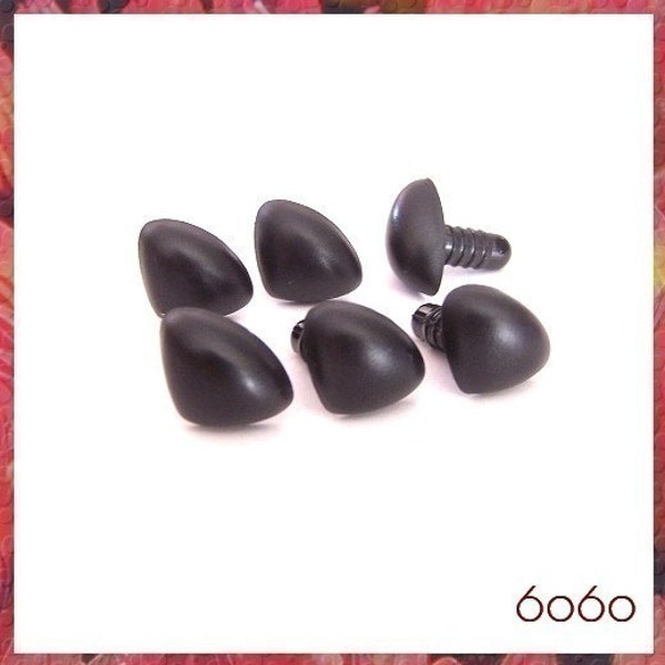 15 mm triangle black animal amgiurumi plastic safety nose - 6 pcs (TN15)