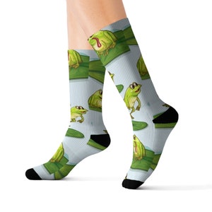 Frogs Socks - Fun Frog Pattern - Unisex - Available in 3 Sizes - Great Gift Idea!