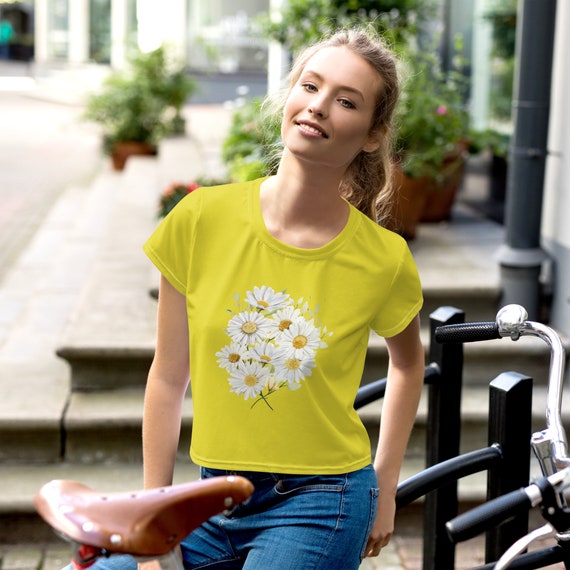 Yellow Daisy Bouquet Crop Tee: Summer Floral Fashion