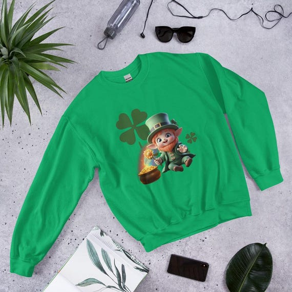 Cute Leprechaun Sweatshirt Green St Patricks Day Crewneck Lucky Irish Graphic Pullover Cozy Holiday Sweater Gift for Women Men