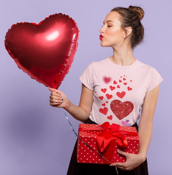 Cute T-Shirt with Heart Design | Perfect Gift for Love & Friendship, Valentine's Say Gift for her, Women's Relaxed T-Shirt