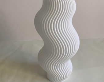 Vase moderne ondulé