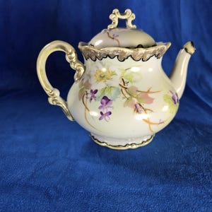 Antique Nippon Teapot by The Yamato – Hand Painted Japanese Porcelain with Gold Trim & Floral Motif, Early 1900s