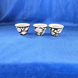 Vintage Chinese Porcelain Tea Cups – Hand-Painted Black Floral Famille Noire – Made in China