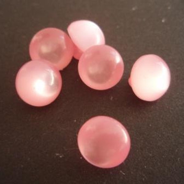 Buttons pearlised plastic vintage x 6 small pink 8mm