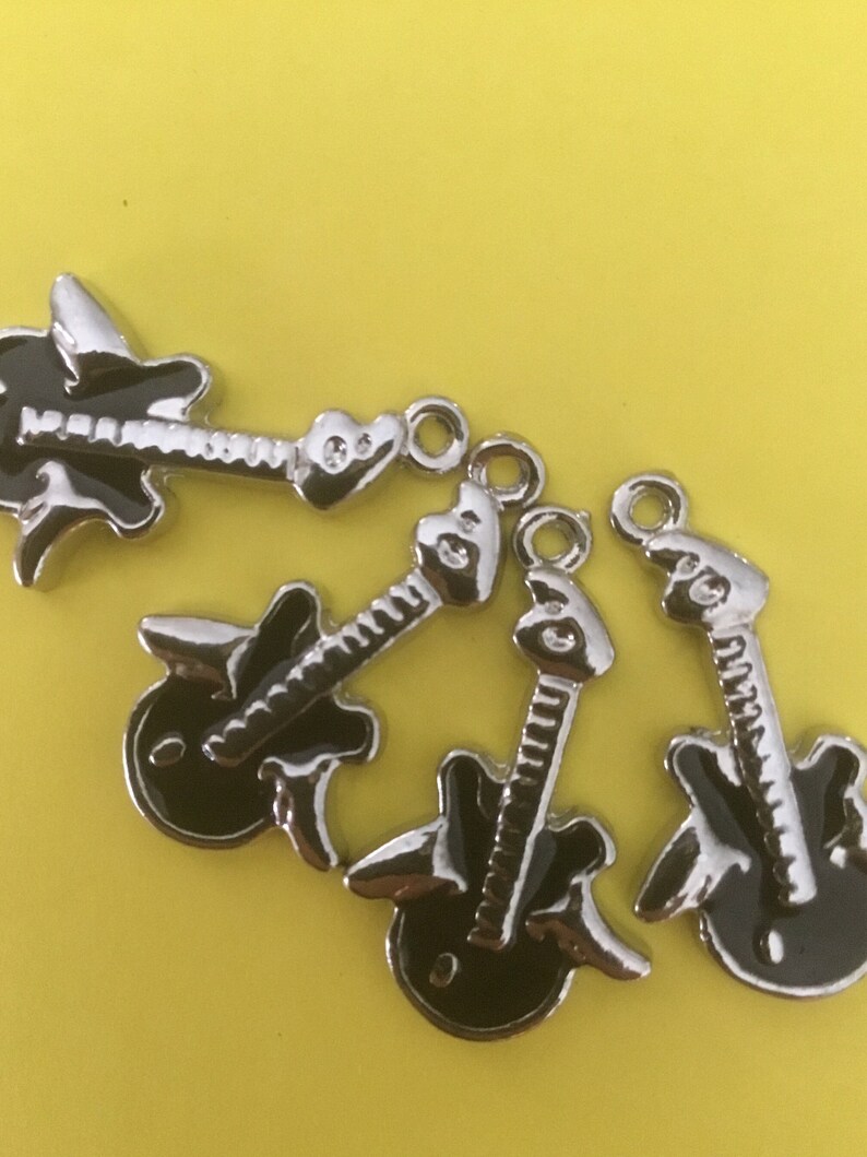 rockabilly winged guitar black charms x4 image 1