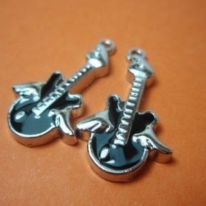 rockabilly winged guitar black charms x4 image 2