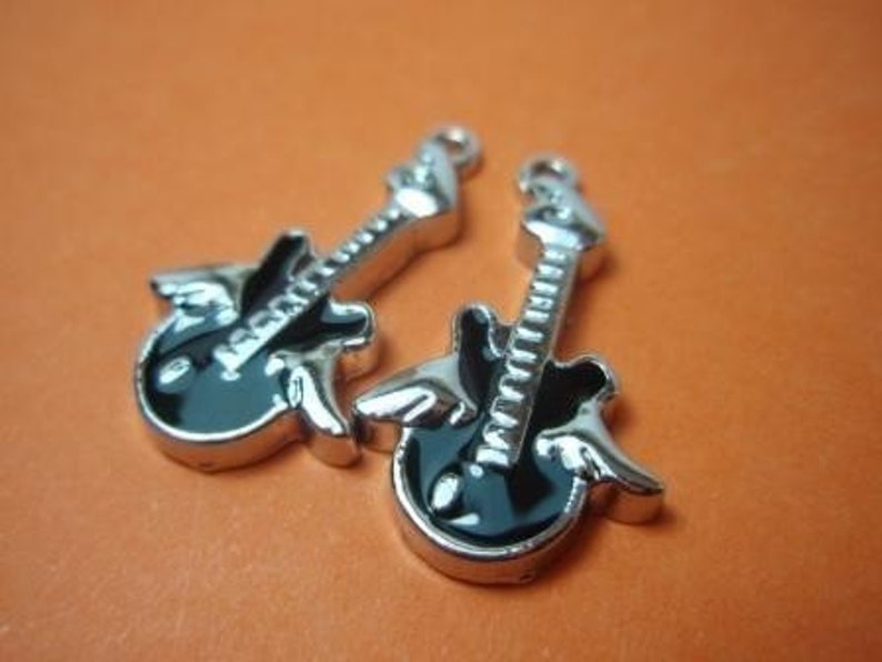 rockabilly winged guitar black charms x4 image 2