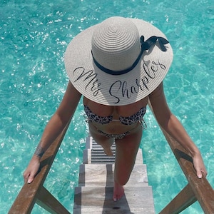 Individuell gestickter Floppy Sonnenhut: Bachelorette Strandhut