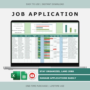 Può includere: Un laptop che mostra un foglio di calcolo di domanda di lavoro con grafici e dati. Lo schermo mostra una tabella con colonne per il nome dell'azienda, la posizione lavorativa e lo stato della domanda. Il testo "JOB APPLICATION" è visibile. Il testo "STAY ORGANIZED, LAND JOBS".
