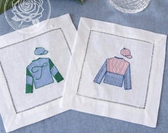Servilletas de cóctel de seda personalizadas con diseño de jockey / Decoración para fiestas del Kentucky Derby / Mantelería de lino con dobladillo bordado y monograma personalizado / Regalo para anfitrionas de la carrera Run for the Roses