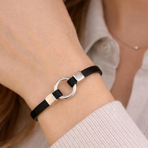 Silber O-Ring Leder Damen Armband, Dünnes schwarzes Lederarmband