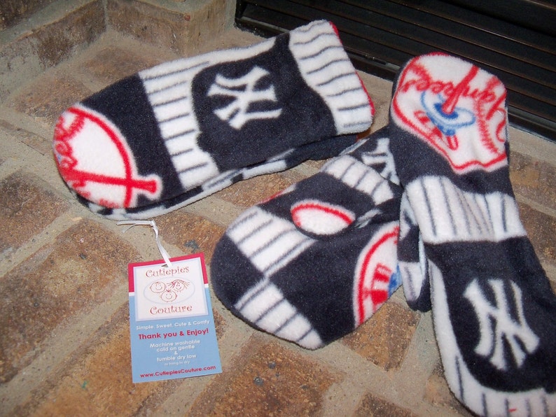 Custom fleece New York Yankees fleece mittens all sizes image 1